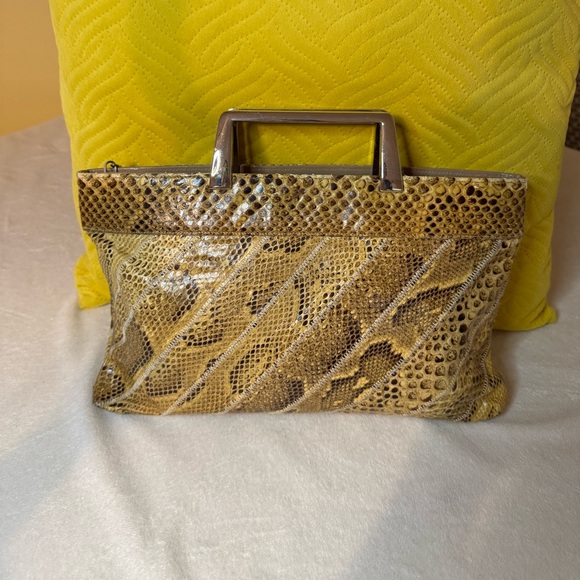 Varón Pyton Sneake Skin Leather Crossbody Purse.
